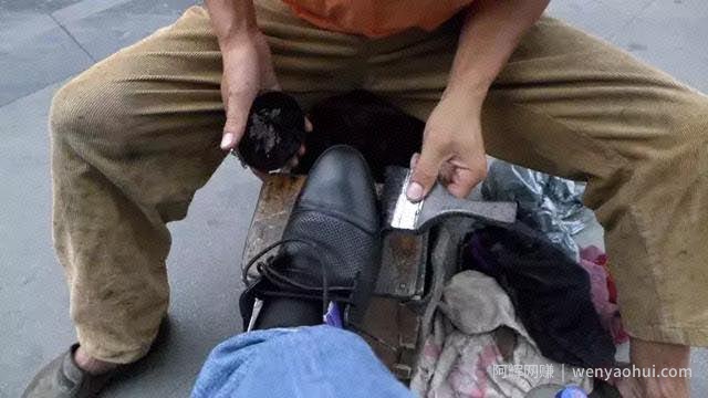 利用共享擦鞋机很賺米,是如何賺米呢?